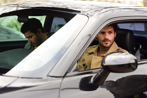 "Halka" Sari Takim Elbiseli Adam (Épisode télévisé 2019) IMDb.